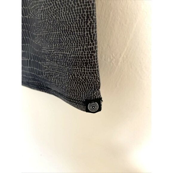 ONZIE Yoga Size S/M Cropped Leggings Crops Charcoal Snake Athleisure Gym Run - Picture 3 of 9